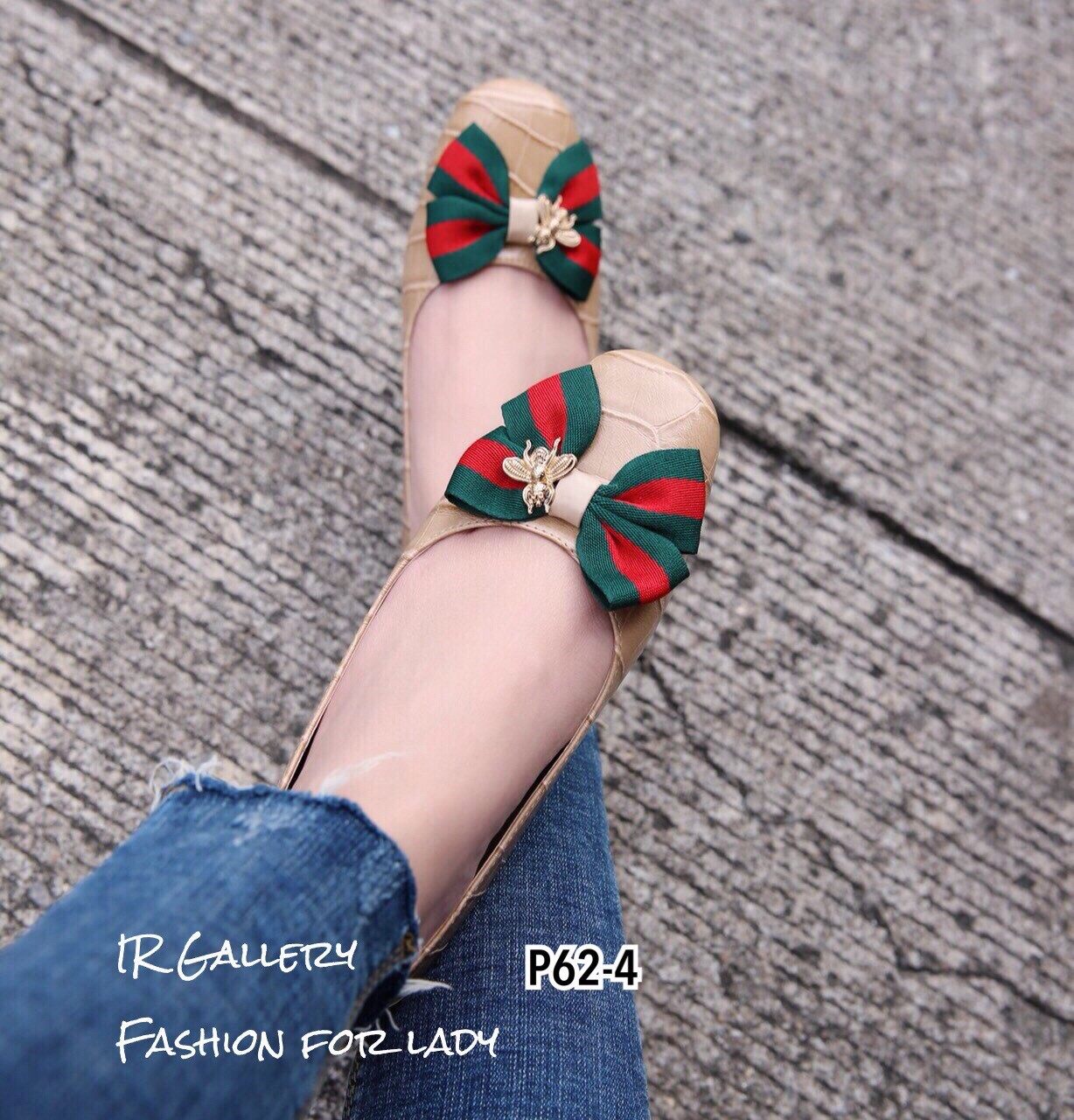 รองเท้าคัทชูส้นแบนหนังลายจระเข้ (สีดำ)