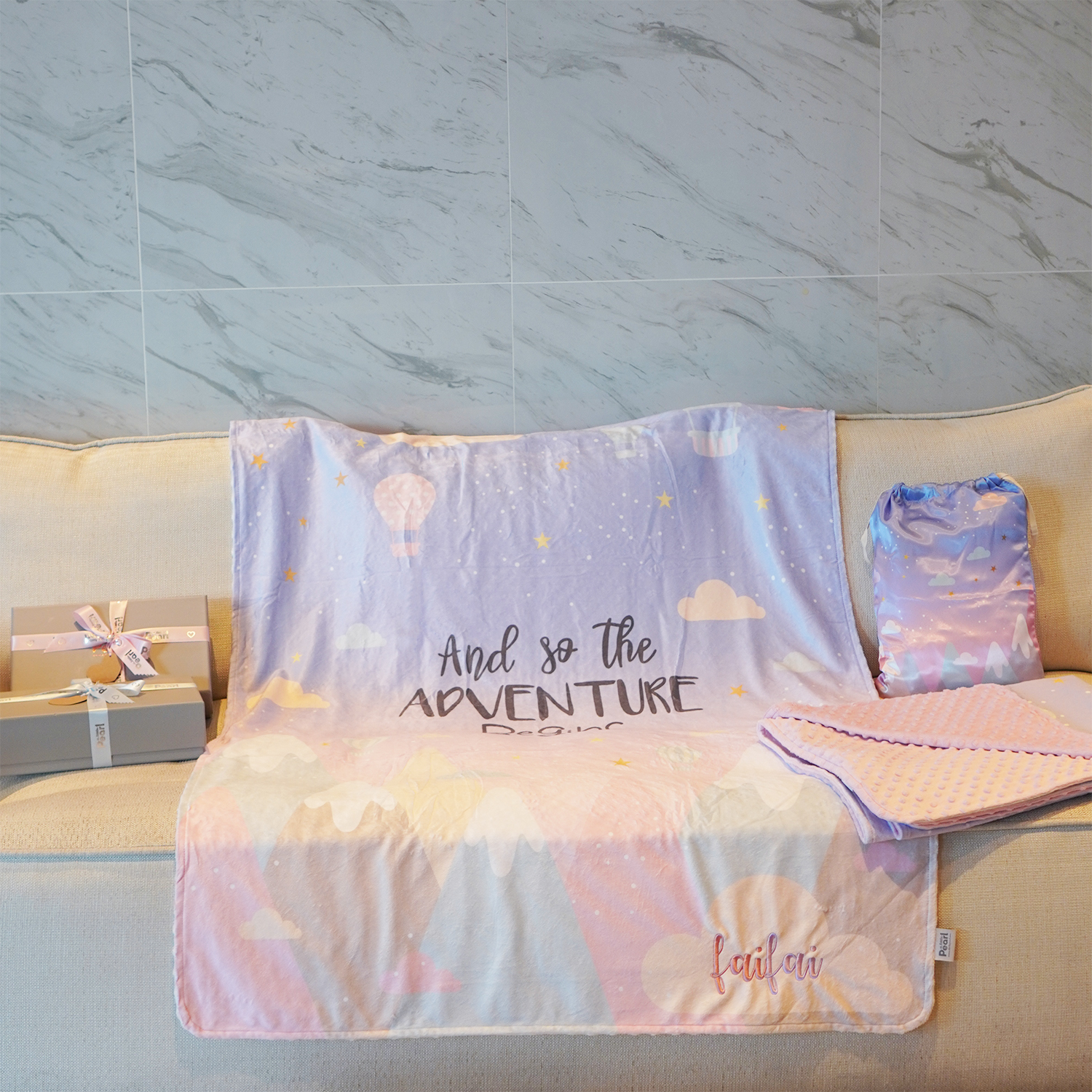 ผ้าห่ม Minky ลาย Mountain 100x150cm แบบปักชื่อ ด้านหลังสีครีม