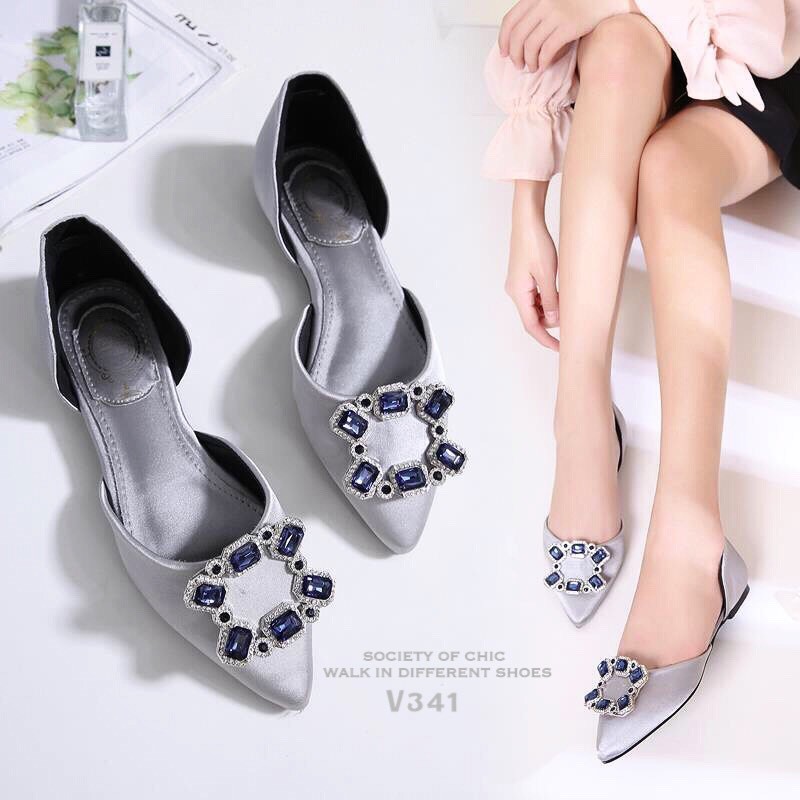 รองเท้าส้นแบนแต่งเพชรเว้าข้าง (สีเทา)