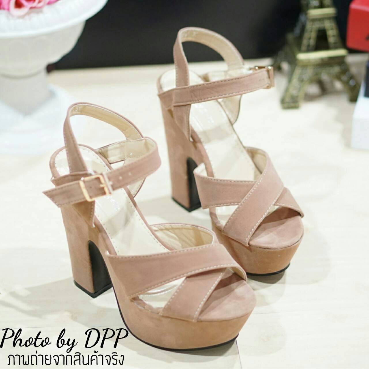 พร้อมส่ง : รองเท้าส้นสูงกำมะหยี่ (สีครีม)