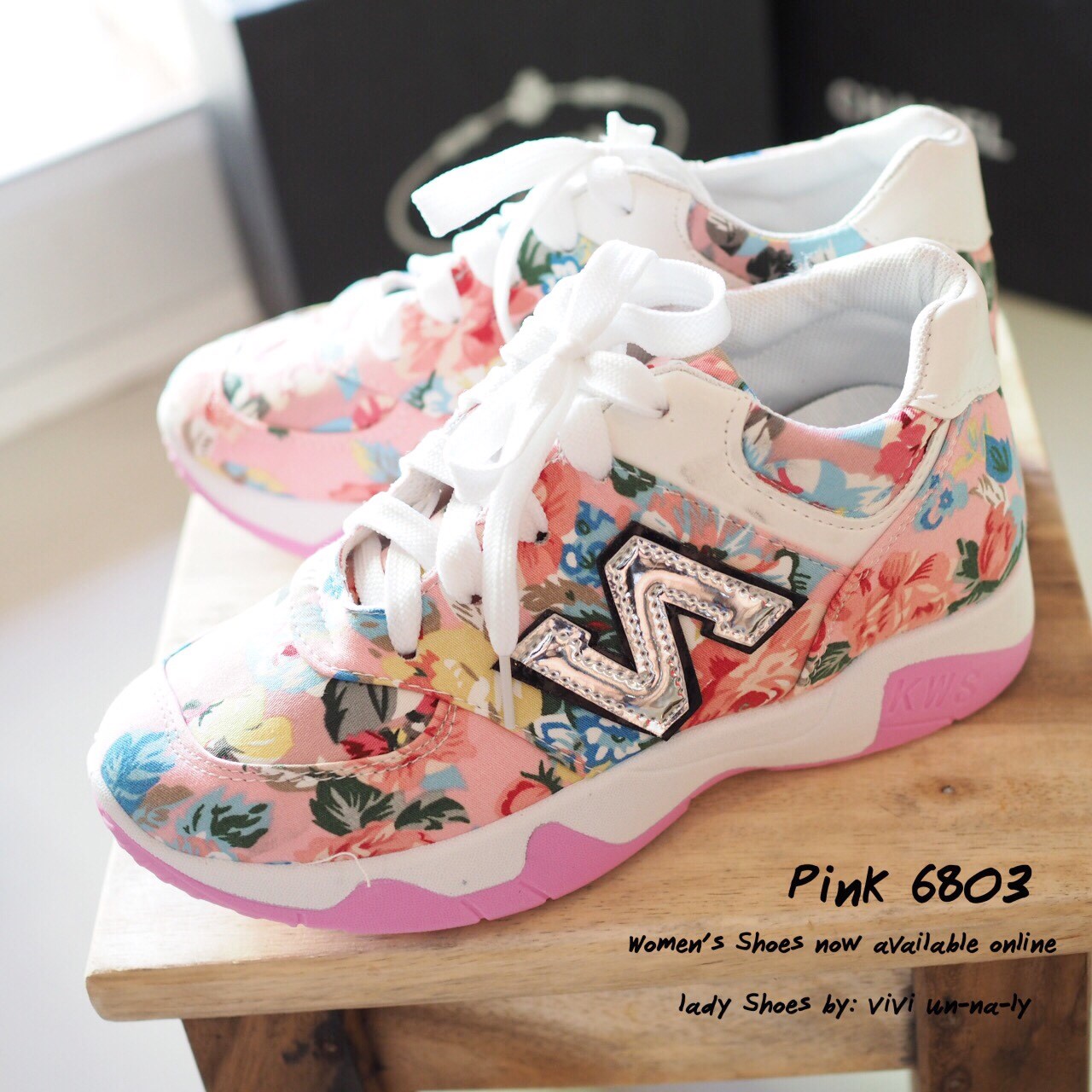 พร้อมส่ง : รองเท้า New Balance ลายโฮโลแกรม (สีชมพู)