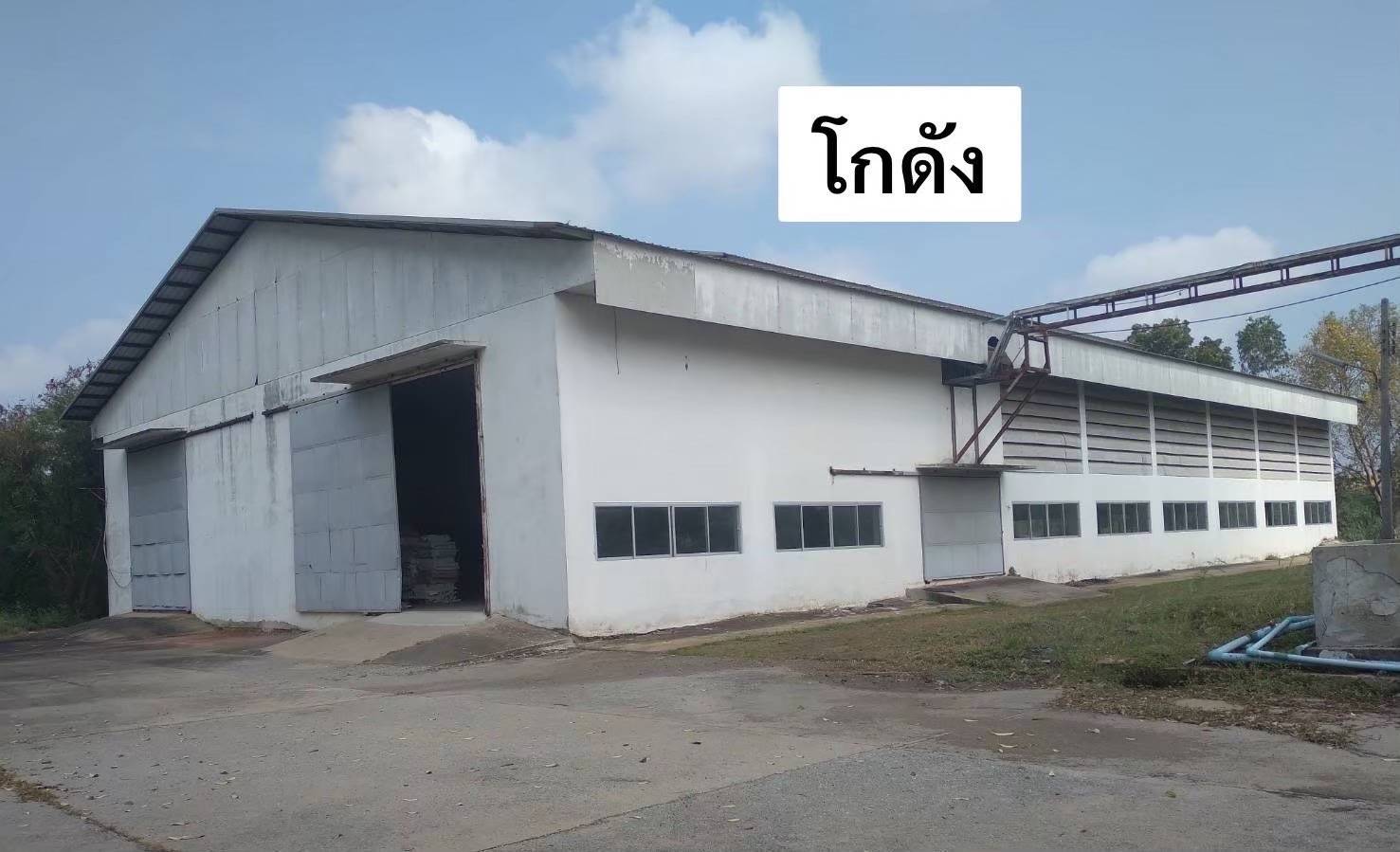 Factory for sale with land in Samut Sakhon, Thailand, great price, large area of 29 rai, suitable for business expansion.