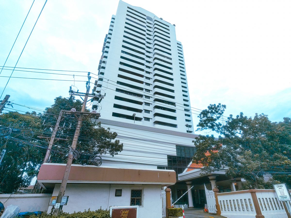 ขายเพนท์เฮ้าส์หรู โอเรียลเต็ล ทาวเวอร์ คอนโดมิเนียม (Oriental Towers Condominium) ซอยเอกมัย 12 (สุขุมวิท 63) ใกล้ดองกิ มอลล์ ทองหล่อ เพียง 300 เมตร