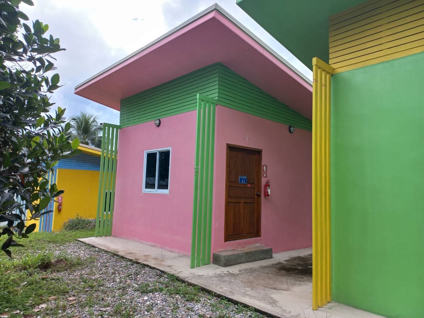 ขายรีสอร์ทพร้อมสวนอาหาร ใน จ.ลำพูน บรรยากาศท่ามกลางธรรมชาติ วิวเขาและทุ่งนา