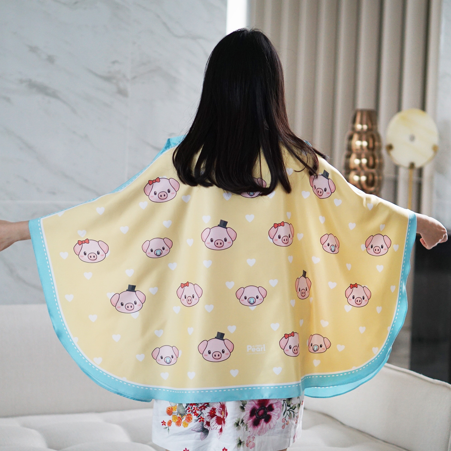 ผ้าคลุมให้นม สั่งทำใส่ชือ ลาย Piggy Family - Yellow