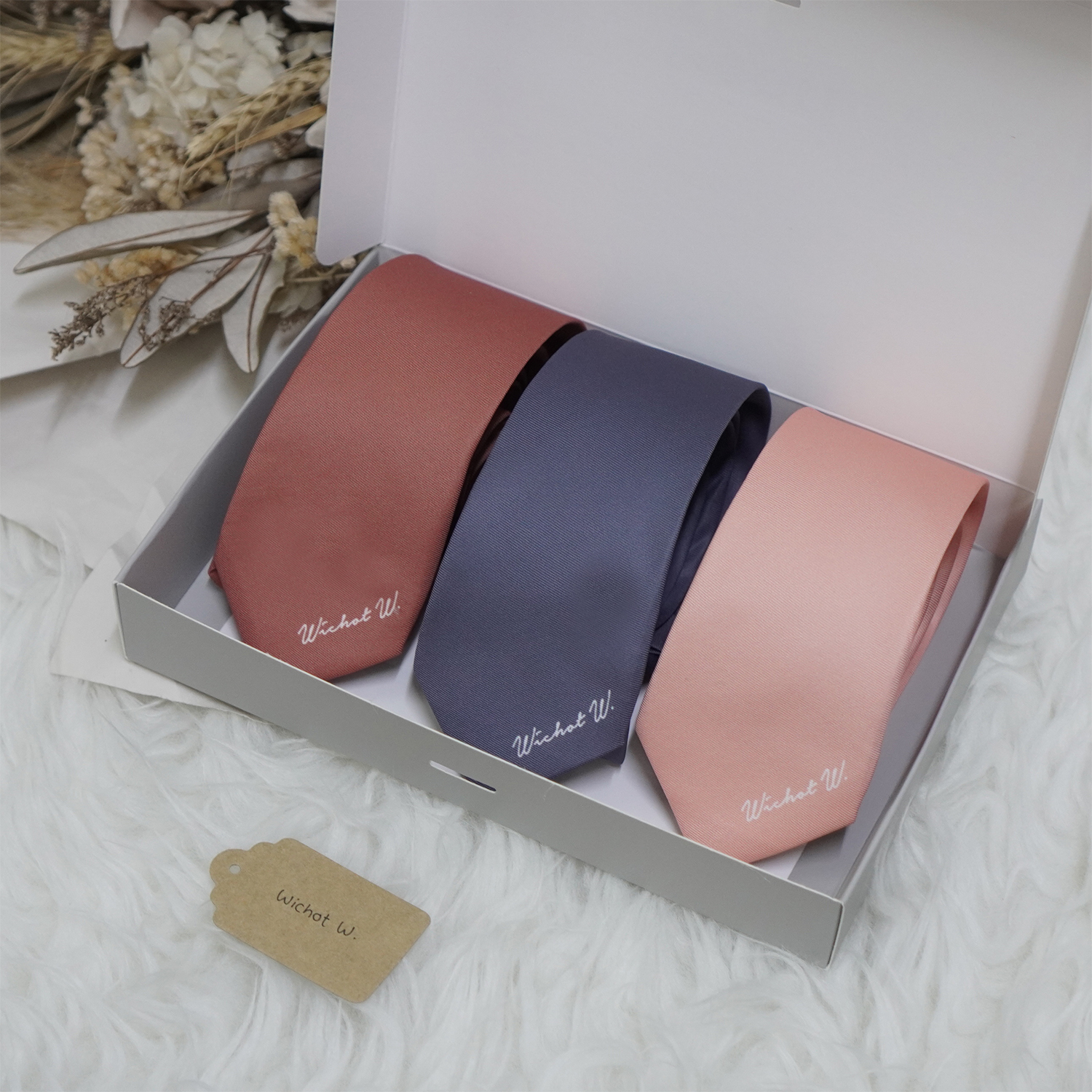 เนคไท สั่งทำใส่ชื่อ แบบ Box Set จำนวน 3 เส้น ขนาด 2.5" ลาย Minimal