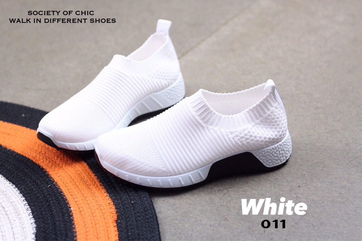 รองเท้าผ้าใบทรงสวมขอบถุงเท้า (สีเลือดหมู)