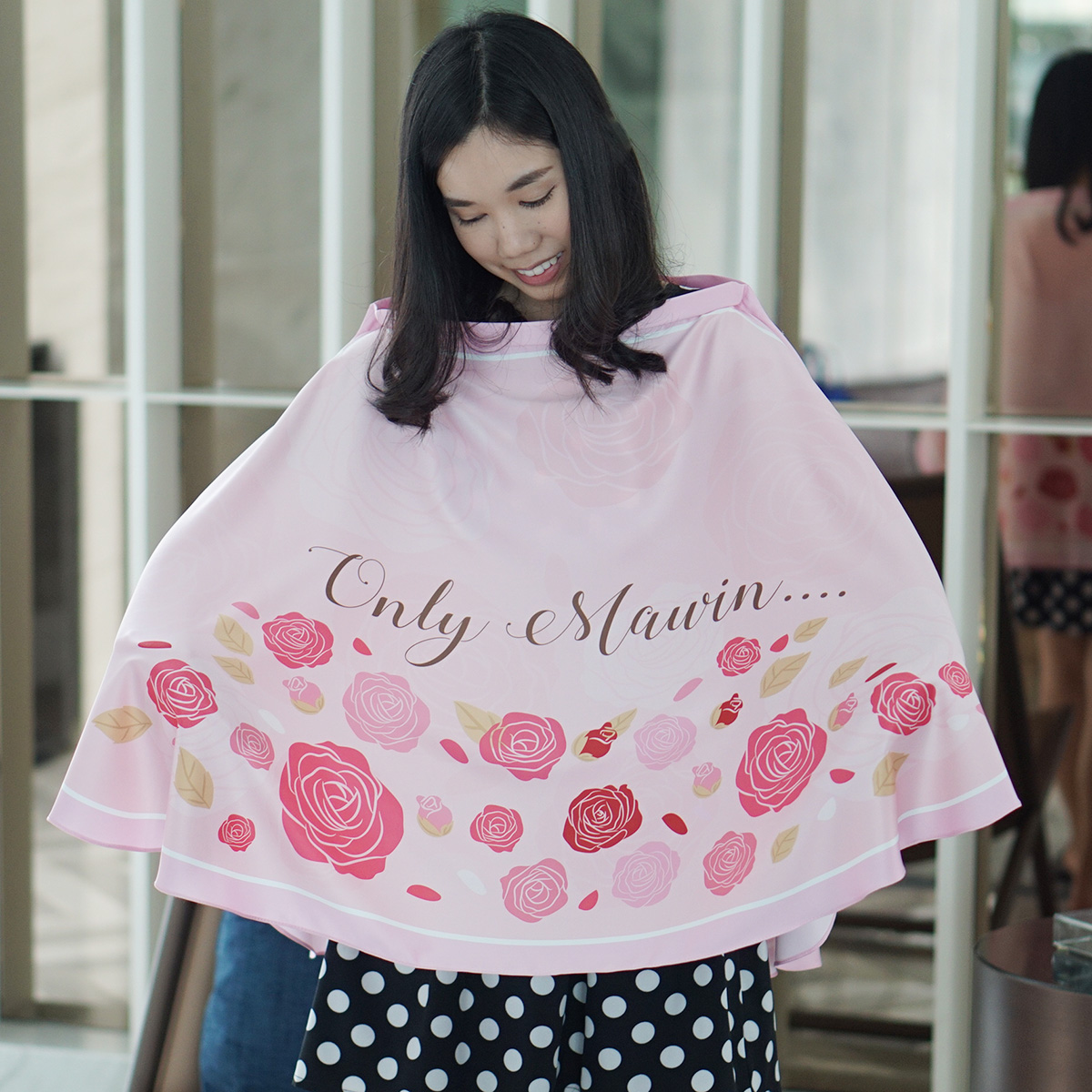 ผ้าคลุมให้นม สั่งทำใส่ชือ ลาย Rose - Pink