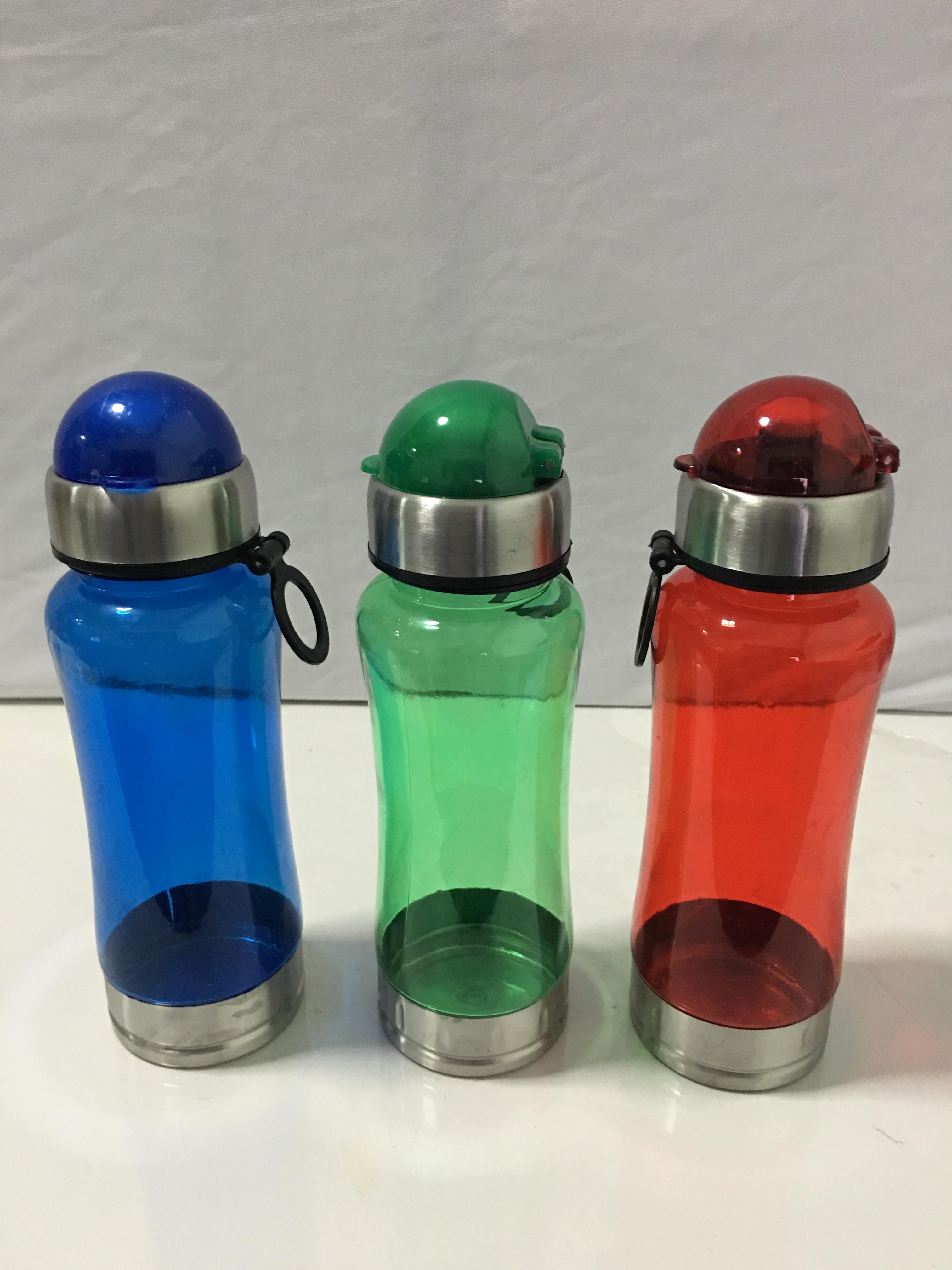 กระบอกนํ้าพลาสติก 600 ml รหัส 2002