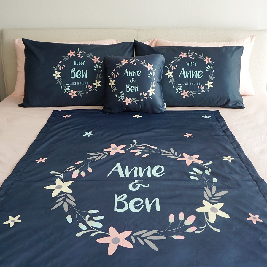 ชุดของขวัญแต่งงาน ปลอกหมอนคู่+หมอนอิง+ผ้าห่ม ขนาด 100x150cm ลาย Flower - Navy