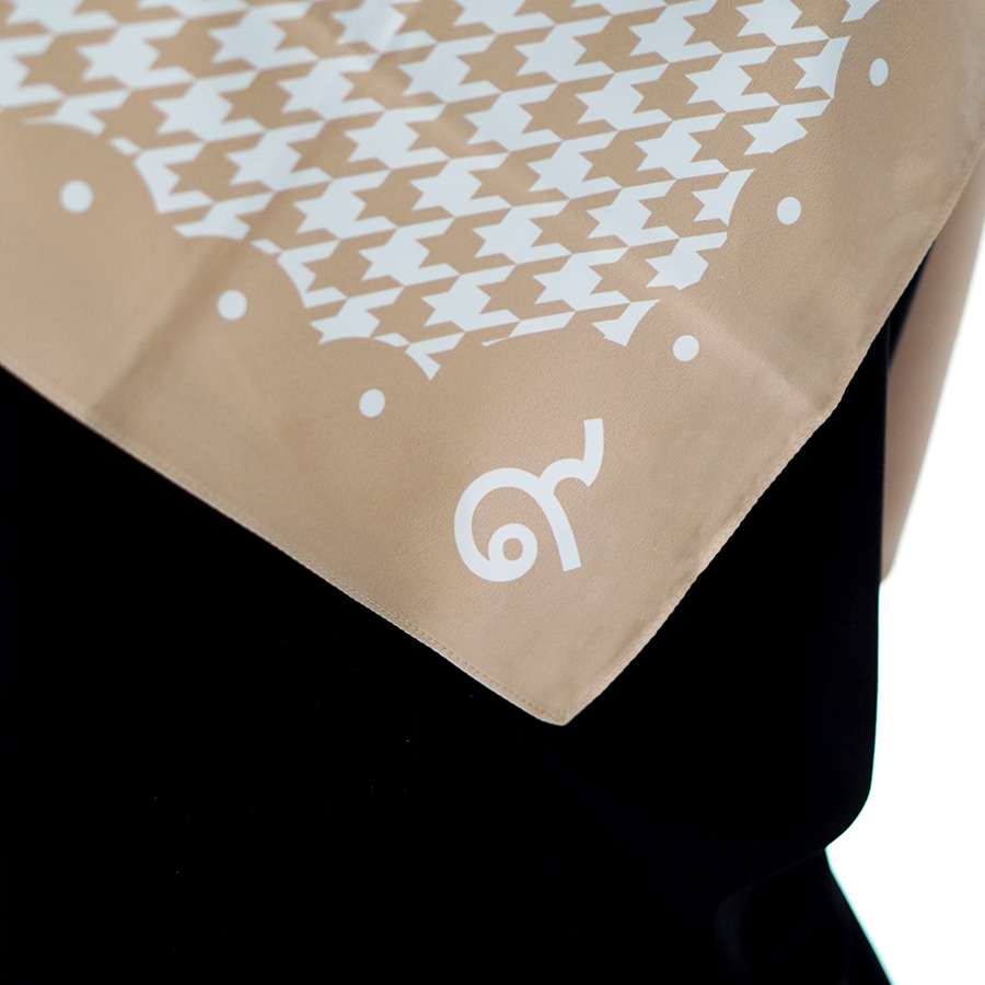 ผ้าพันคอ "ฉันเกิดในรัชกาลที่๙" สี Golden Beige ใส่ชื่อได้