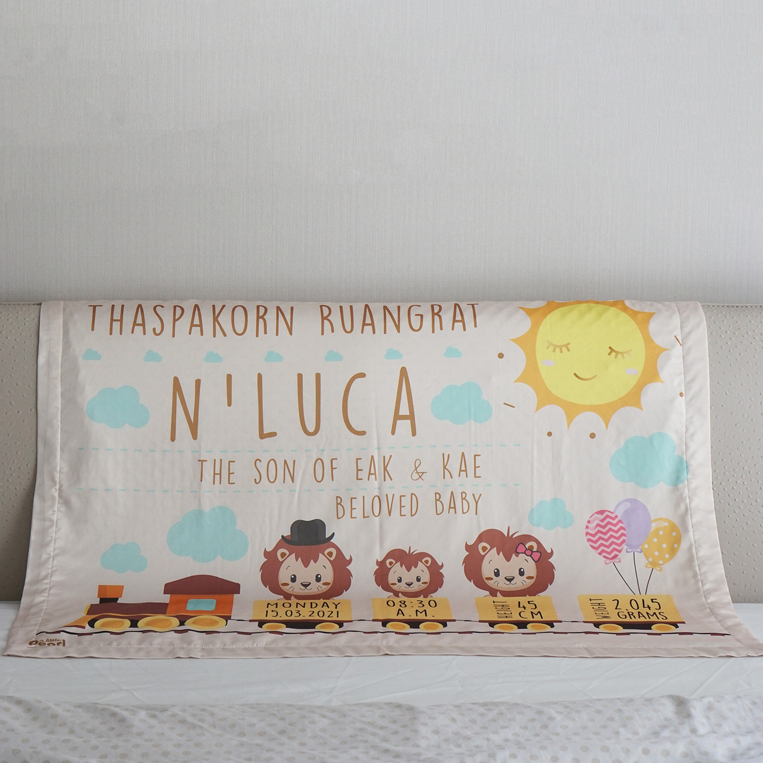 ผ้าห่มเด็ก ใส่ประวัติแรกเกิด ลายรถไฟ Train with Lion - Beige