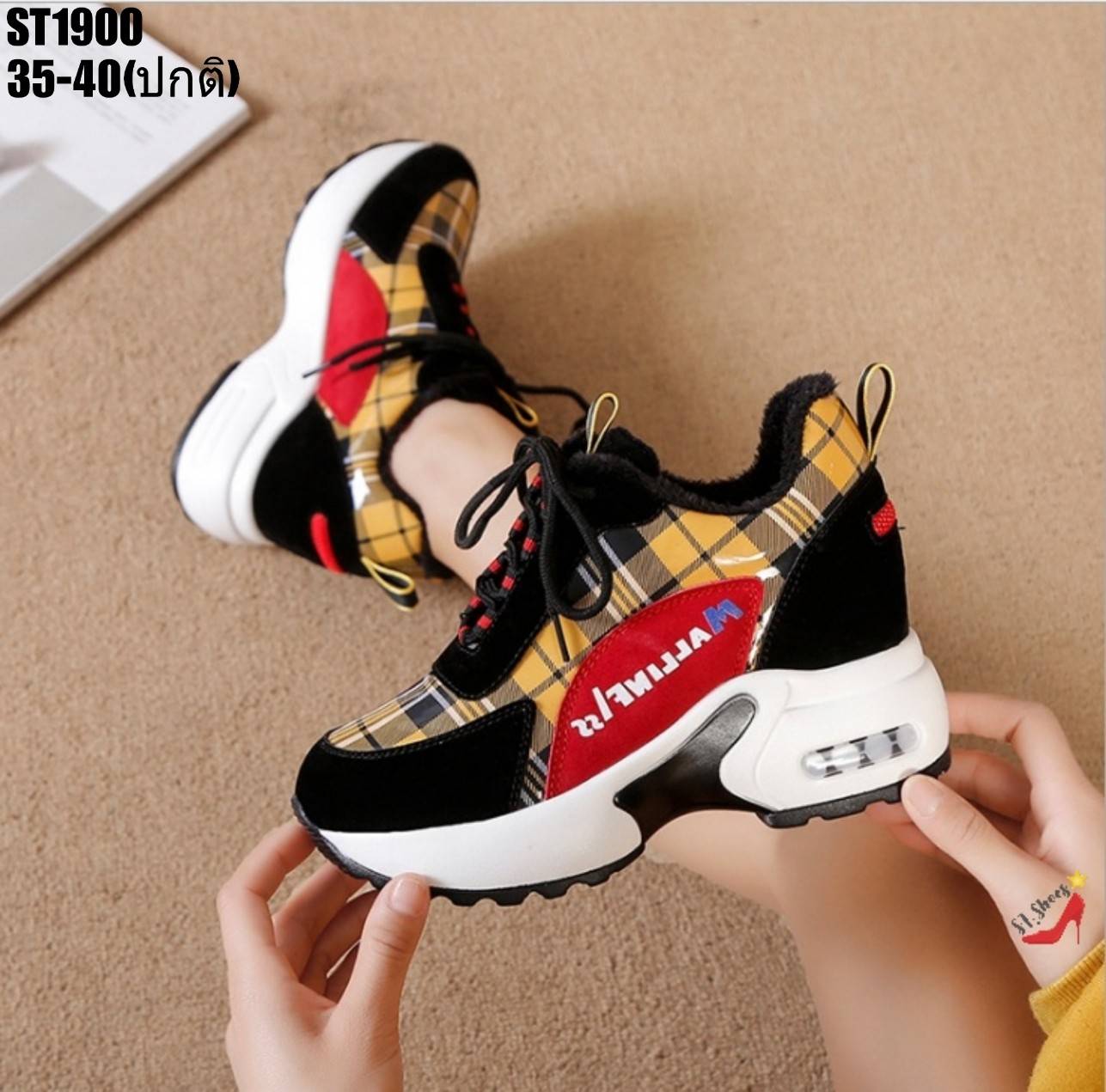 รองเท้าผ้าใบเสริมส้นแต่งผ้าสก็อต (สีดำ)