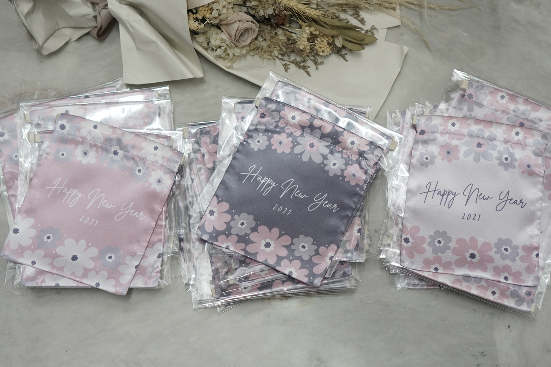 ของขวัญพรี่เมี่ยม ถุงผ้าซาติน ลาย Big Flower (ขั้นต่ำ 10 ชิ้น)
