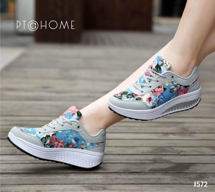 รองเท้าผ้าใบสปอร์ตลายดอกไม้พาสเทล (สีดำ)