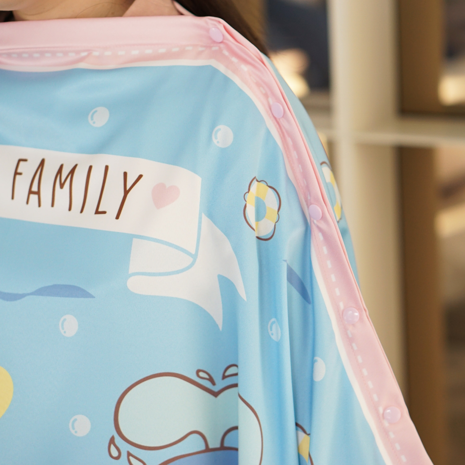 ผ้าคลุมให้นม 3in1 (รุ่นมีกระดุม ถอดโครงได้) แบบสั่งทำใส่ชื่อ ลาย Whale - Blue
