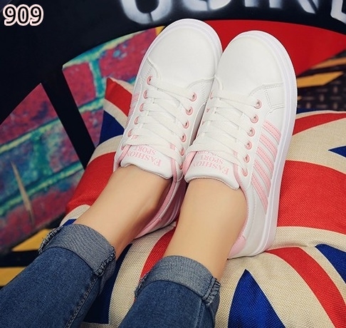 รองเท้าผ้าใบพียูแต่งแถวสไตล์ Sport (สีดำ)