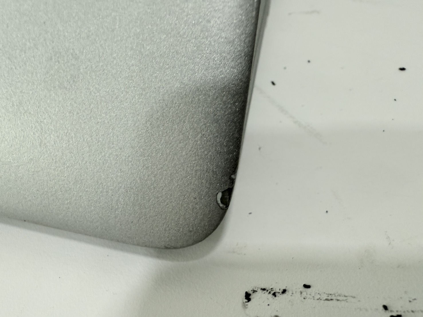 โน๊ตบุ๊ค HP EliteBook 840 G4 (i5-7300U/8GB/M.2 256GB) ไม่มี Adapter แบต 78% แบตเสื่อม จอ Bright ขอบยางเสื่อม