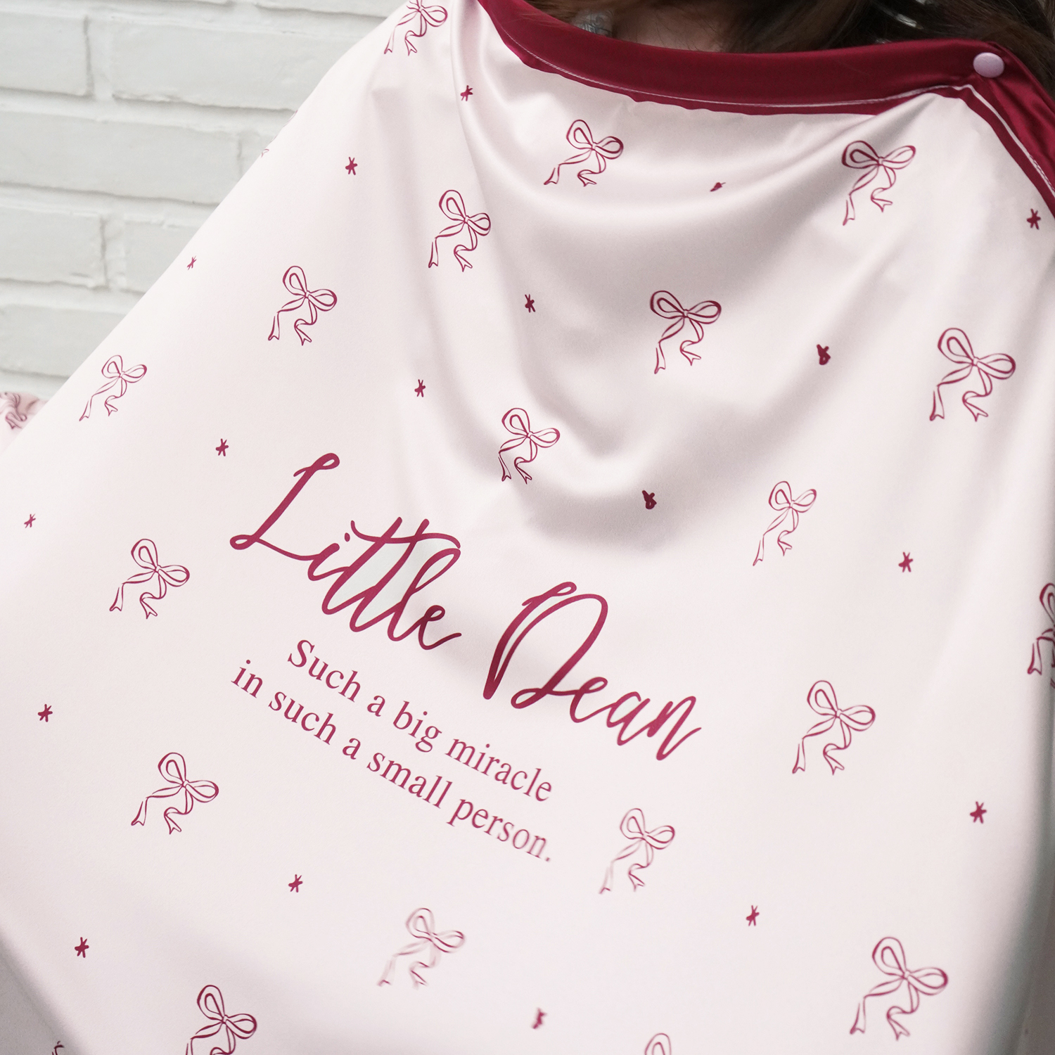 ผ้าคลุมให้นม 3in1 (รุ่นมีกระดุม ถอดโครงได้) แบบสั่งทำใส่ชื่อ ลาย Ribbon - Pink