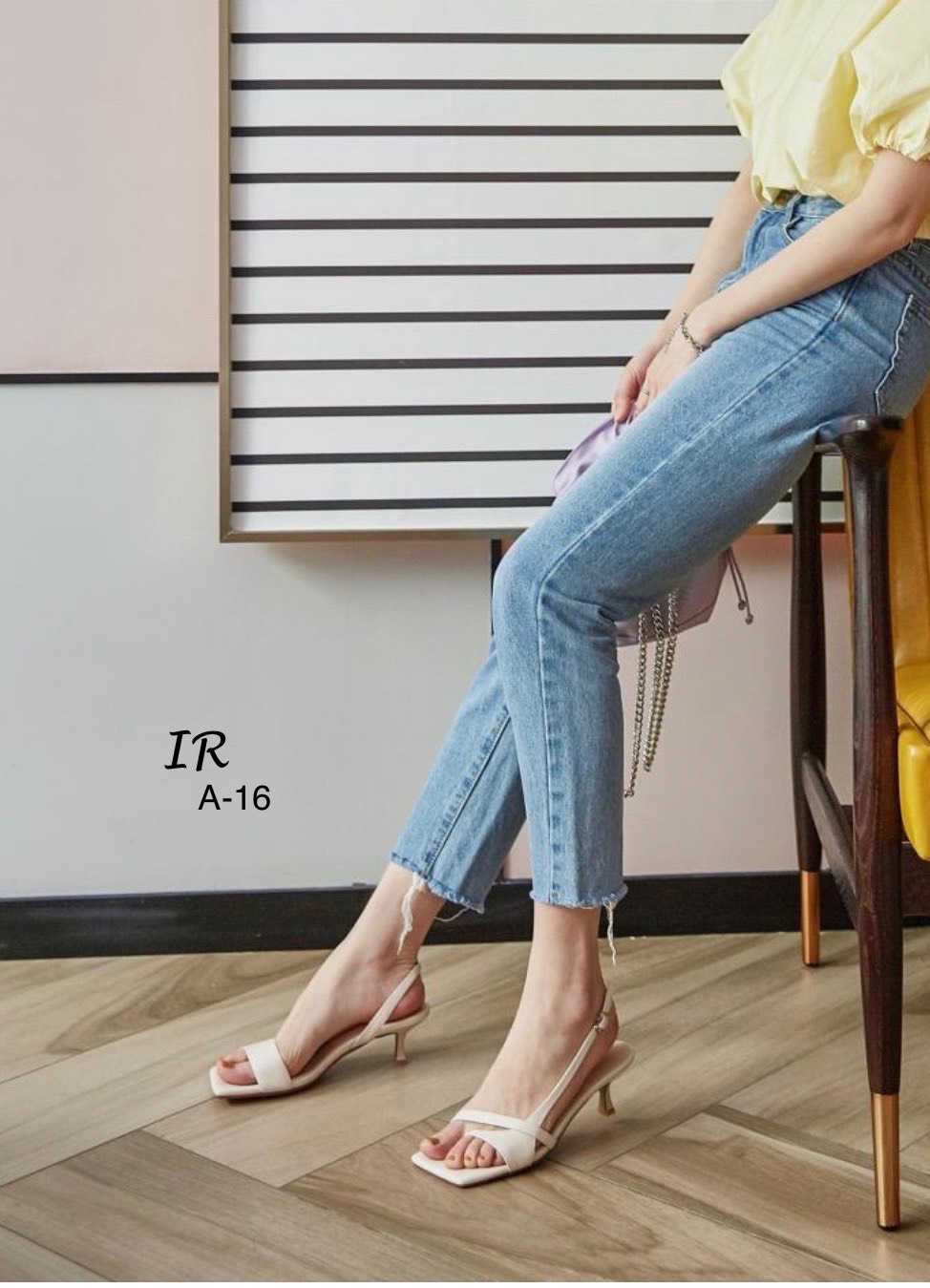 รองเท้ารัดส้นแต่งสายคาด (สีครีม)