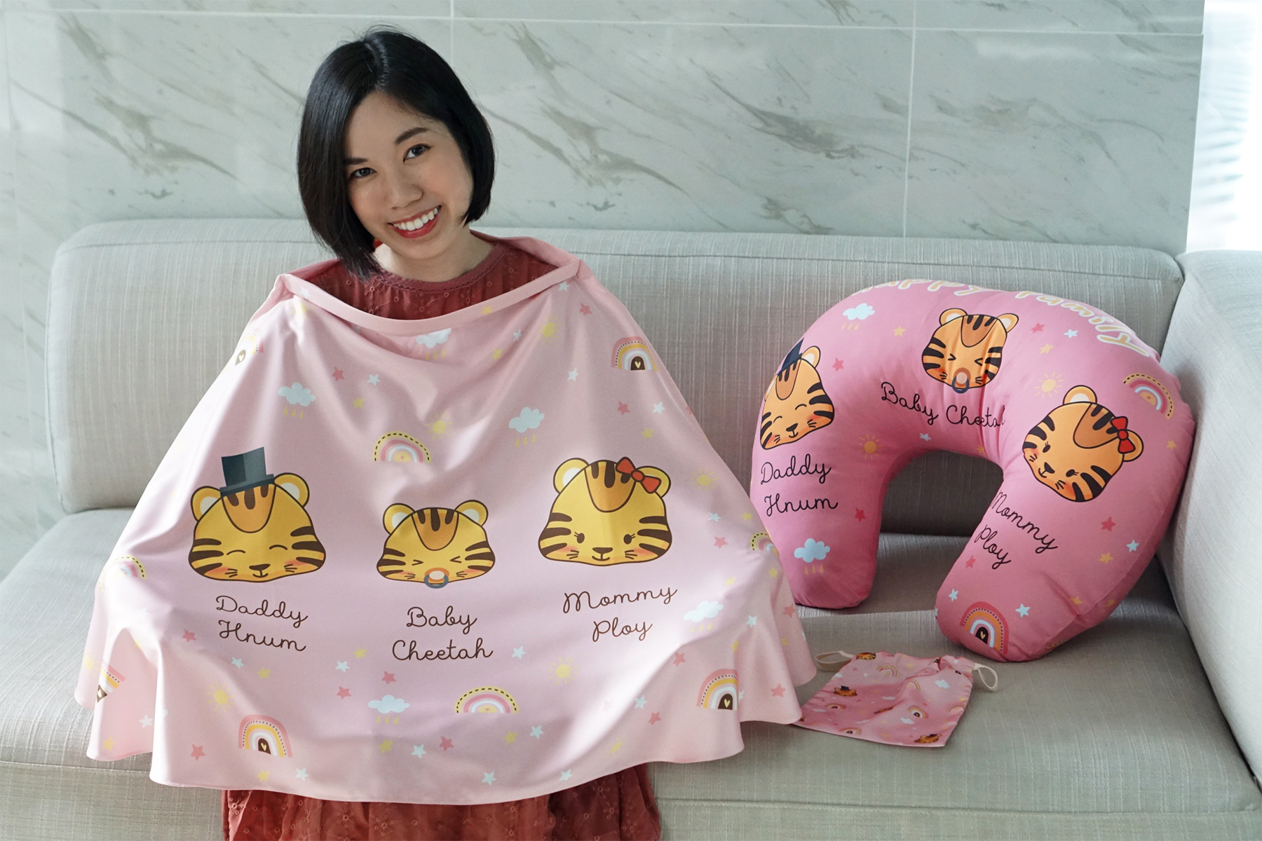 ชุดของขวัญเด็กแรกเกิด NP2 ผ้าคลุมให้นม + หมอนรองให้นม ลาย Tiger - Pink