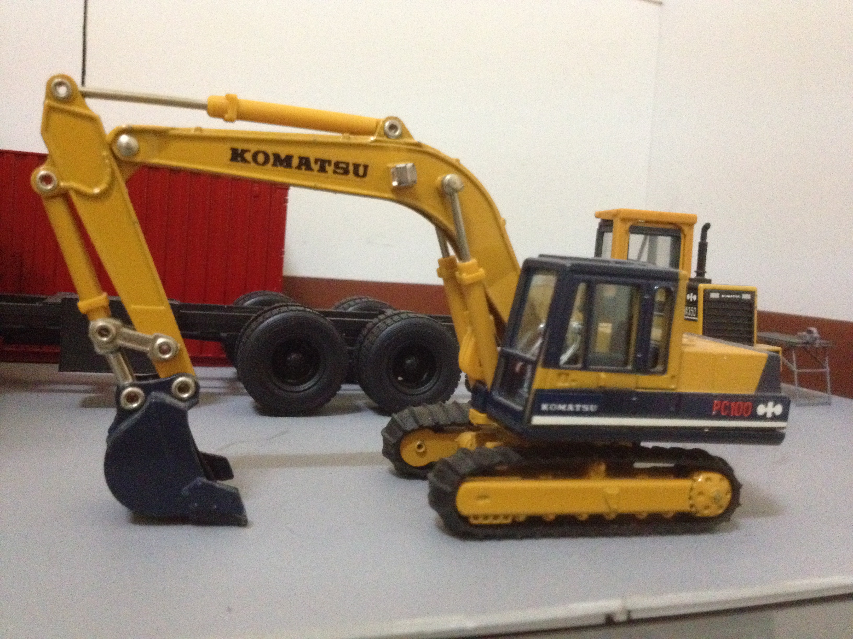 Komatsu pc 100 1/48