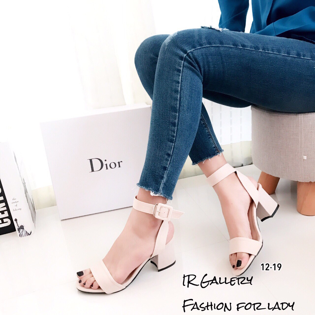 รองเท้าส้นตันแต่งสายรัดเข็มขัด (สีดำ)