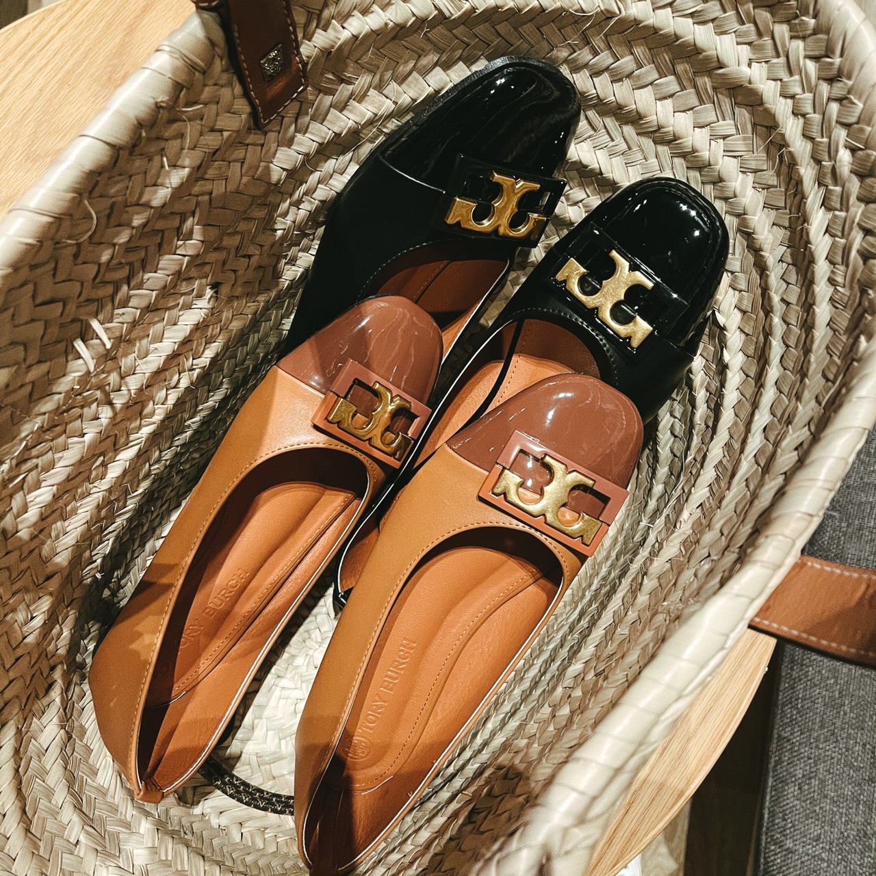 รองเท้าคัทชูส้นแบน Style Tory (สีน้ำตาล)