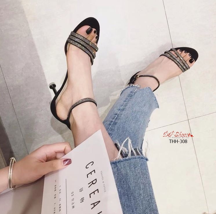 รองเท้าส้นสูงชามัวร์ประดับเพชร (สีครีม)