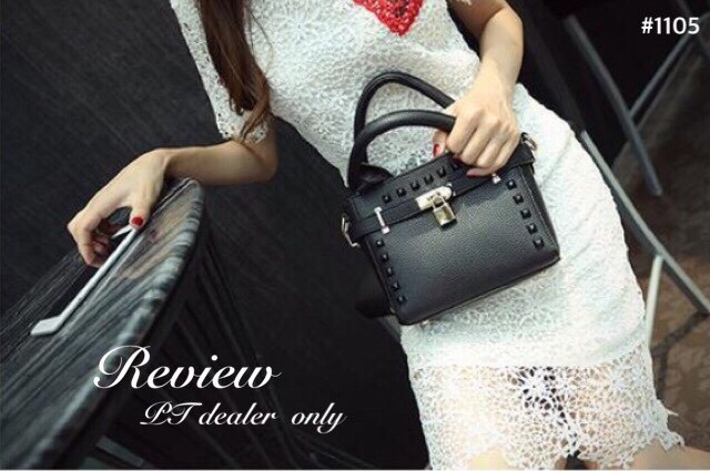 พร้อมส่ง : กระเป๋าถือ Style Valentino (สีดำ)
