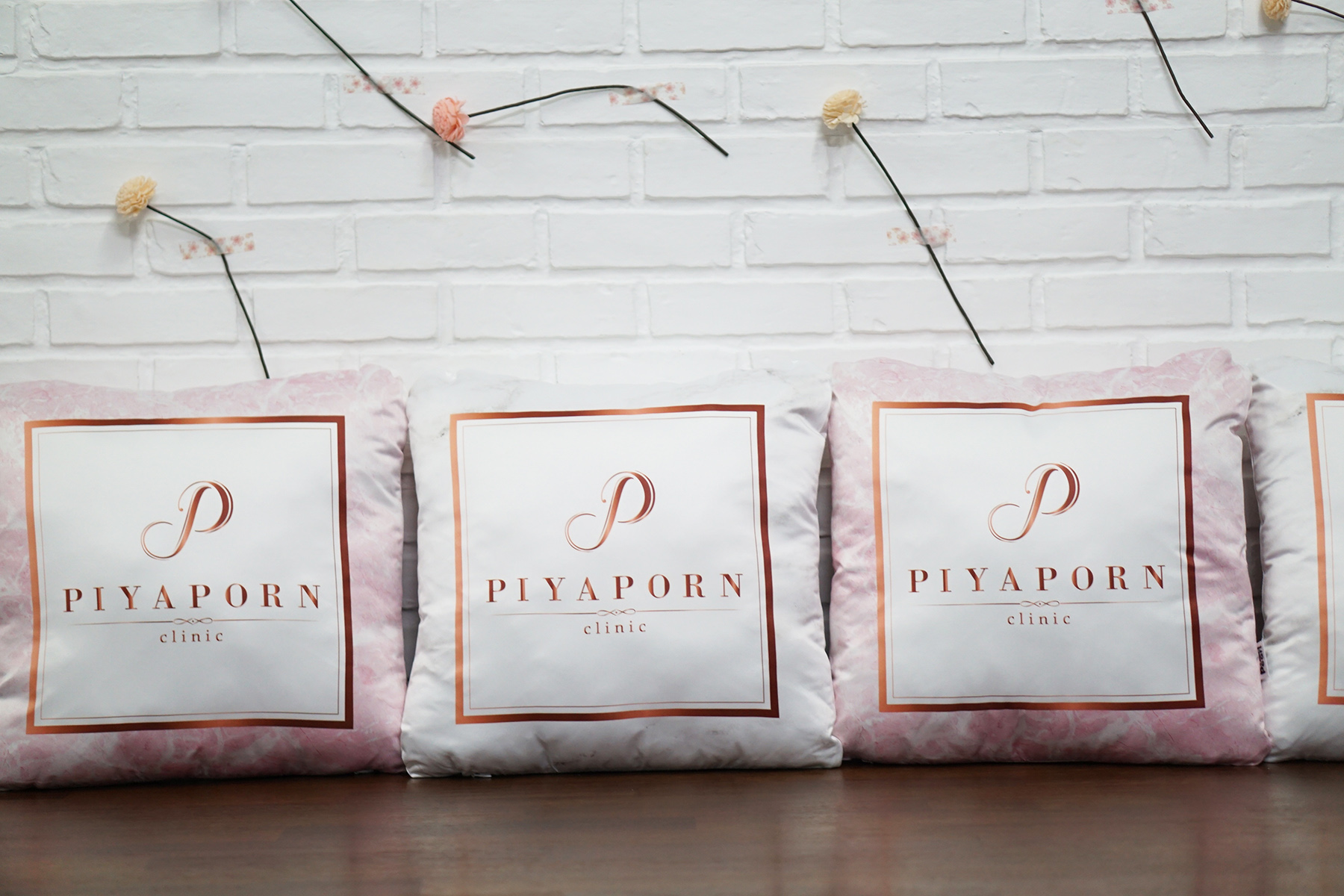 หมอนอิง PIYAPORN Clinic