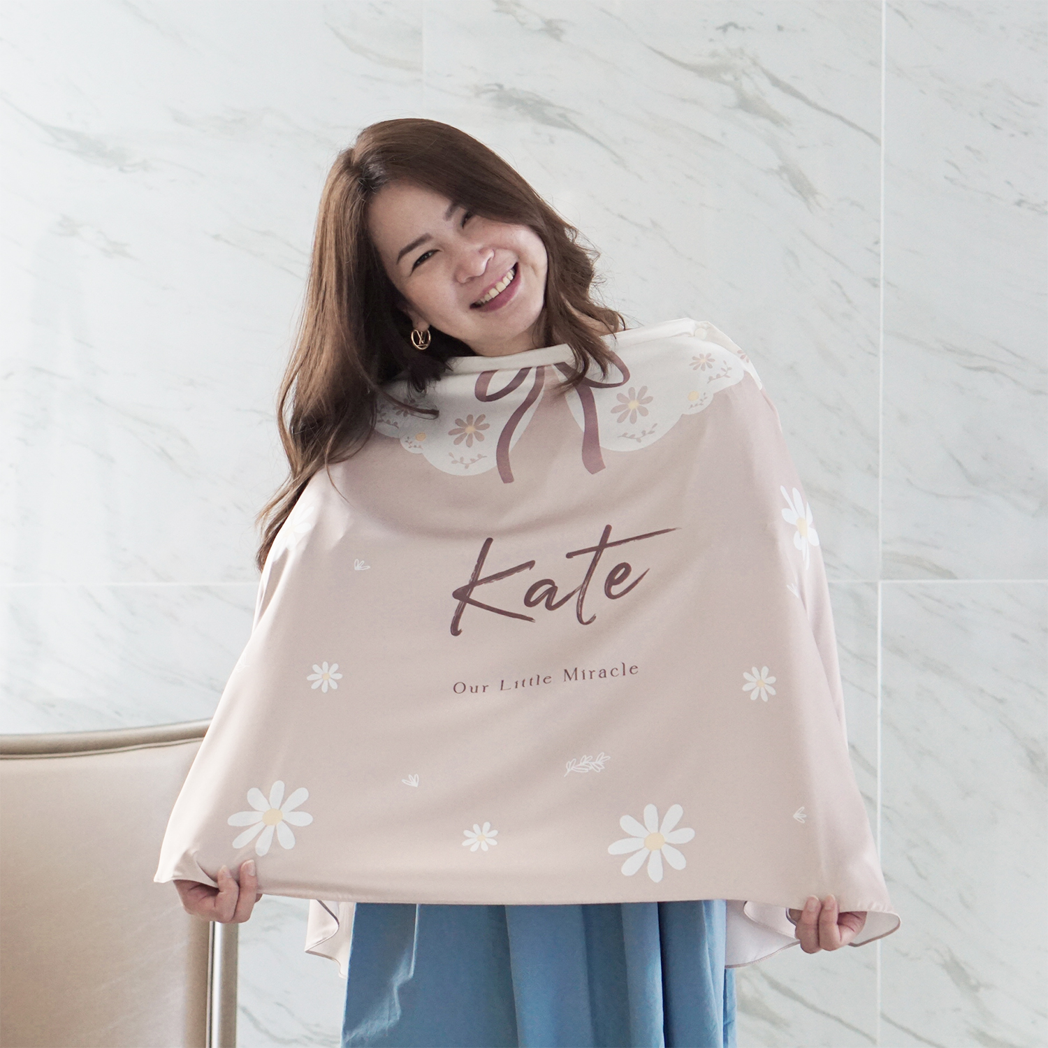 ผ้าคลุมให้นม 3in1 (รุ่นมีกระดุม ถอดโครงได้) แบบสั่งทำใส่ชื่อ ลาย Daisy - Brown