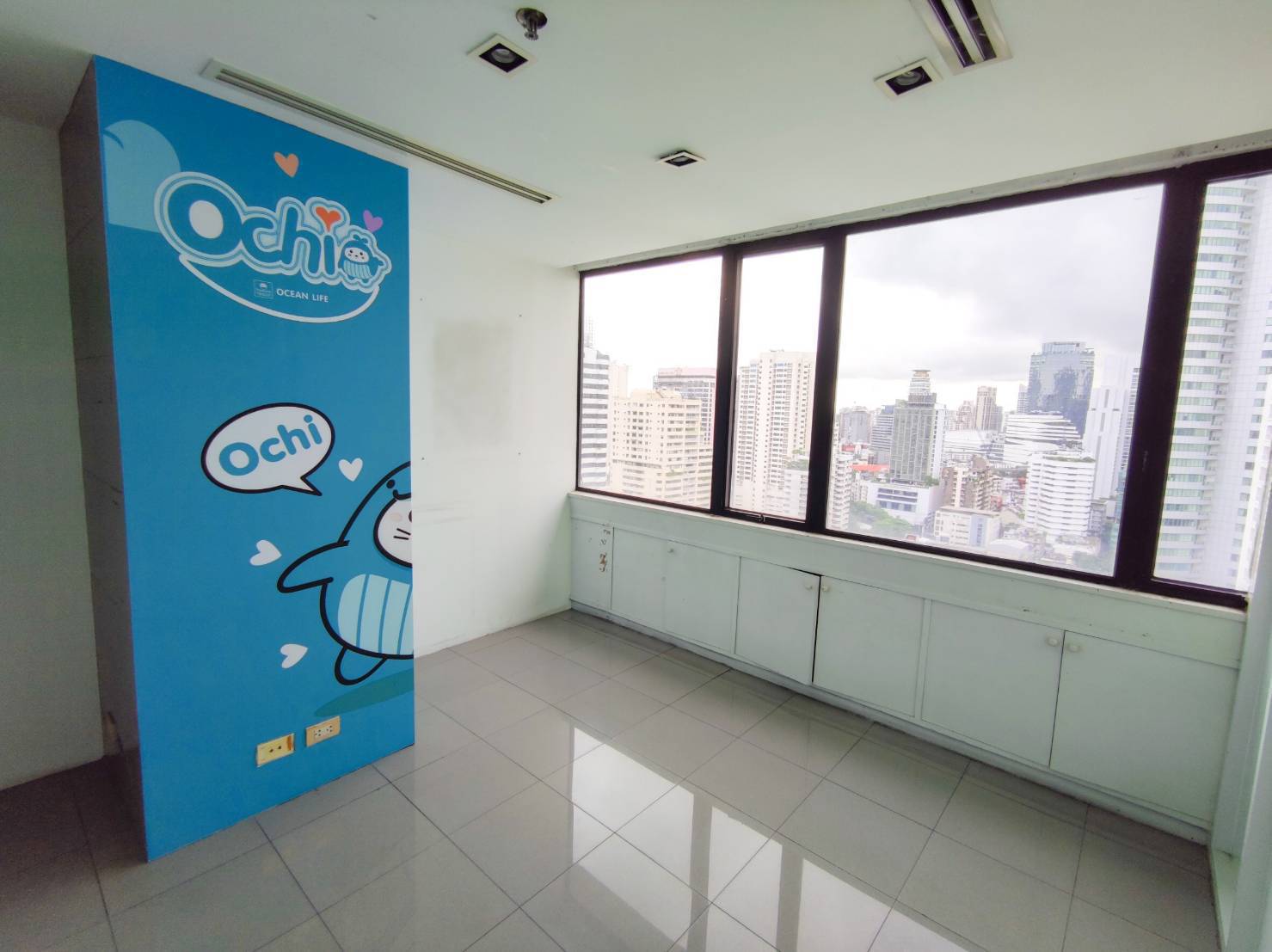 ขาย/ให้เช่าพื้นที่สำนักงานออฟฟิศย่านสุขุมวิท กรุงเทพฯ ตรงข้ามสวนเบญจกิติ ใกล้สถานีรถไฟฟ้า BTS อโศก และ MRT สุขุมวิท เพียง 750 เมตร | Ocean Tower 1