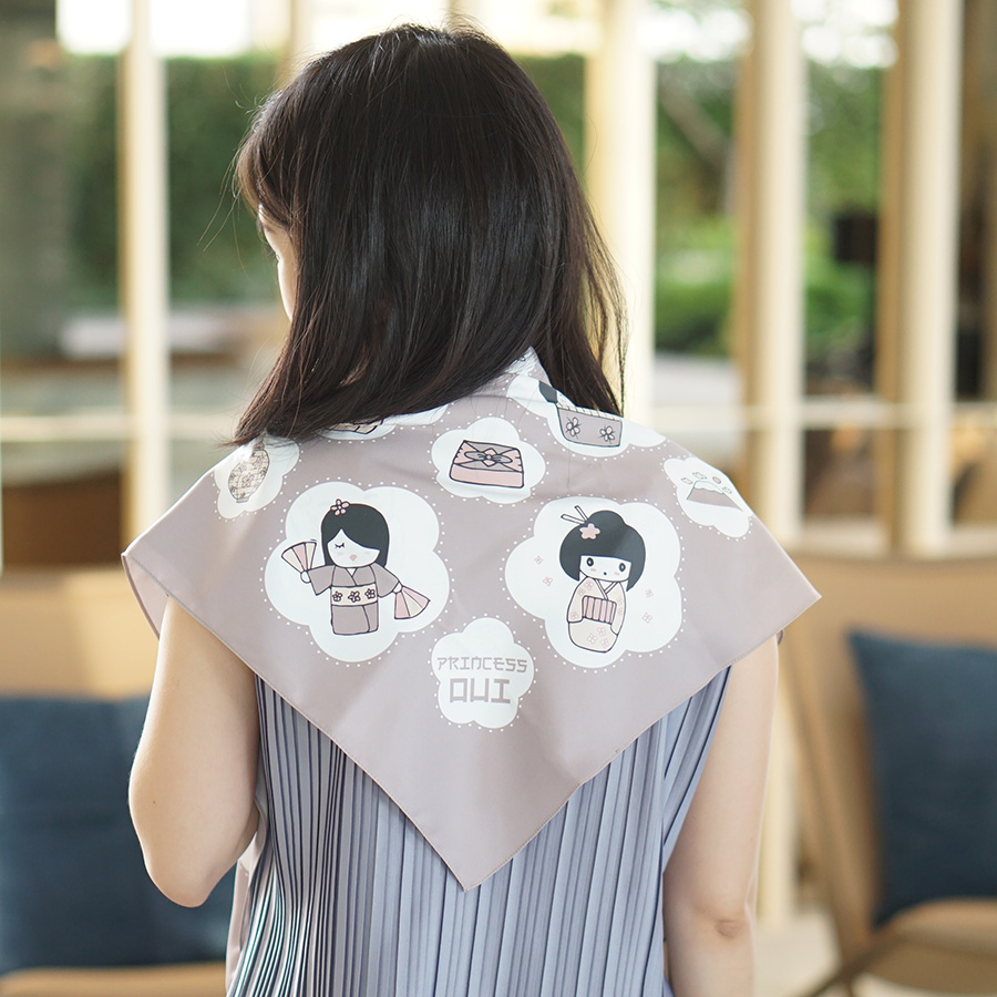 ผ้าพันคอสั่งทำใส่ชื่อ ลาย Japanese Dolls - Taupe