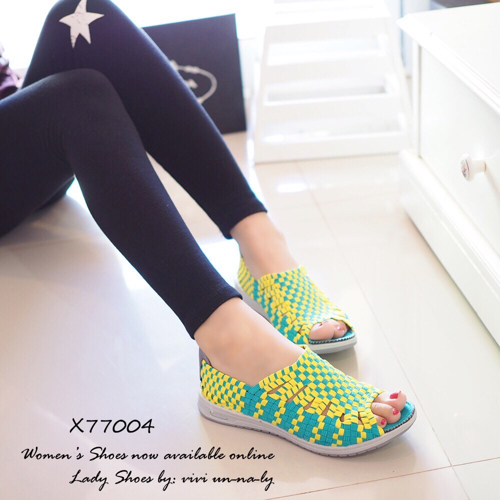 พร้อมส่ง : รองเท้าเพื่อสุขภาพ (รุ่นเปิดหน้าเท้าสีเขียว)