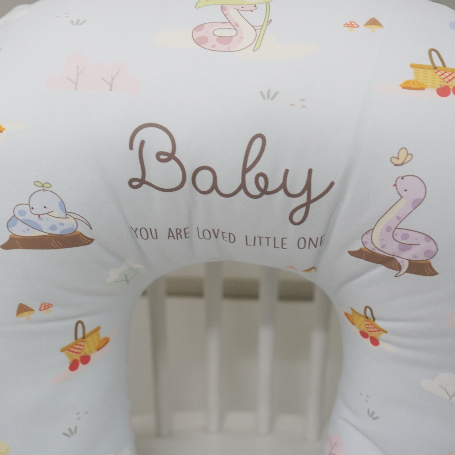 หมอนรองให้นม Nursing Pillow แบบพร้อมส่ง ลาย Snakes in the garden - Blue