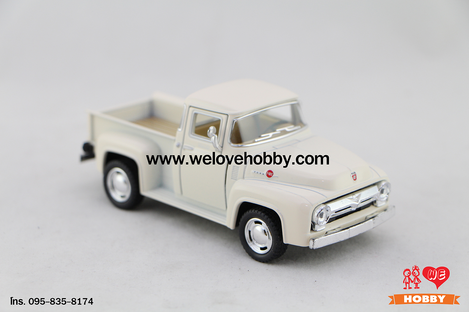 โมเดลรถกระบะคลาสสิค 1956 Ford F-100 Pickup สีครีม Scale 1:38