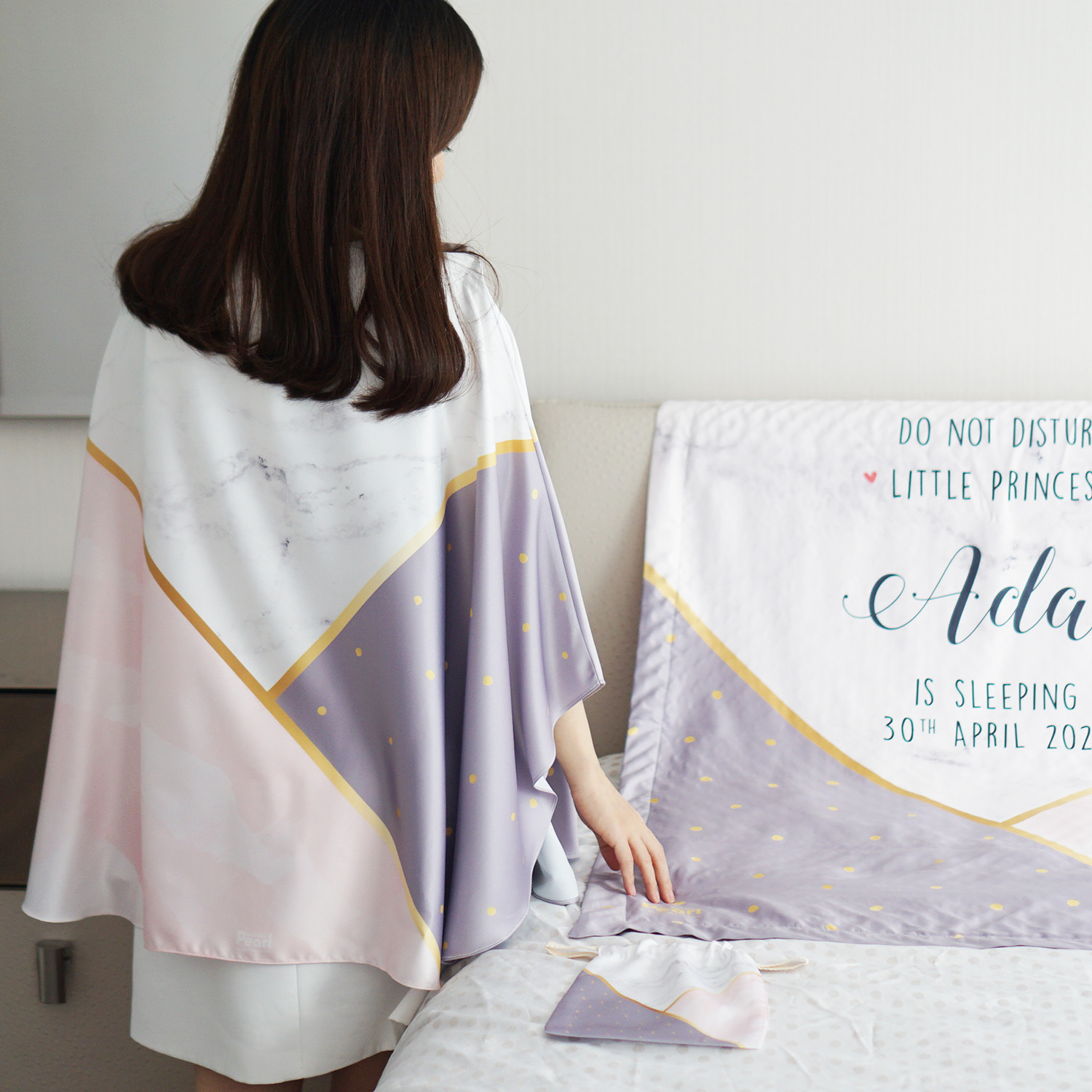 ชุดของขวัญเด็กแรกเกิด ผ้าคลุมให้นม + ผ้าห่มขนาด 75x100cm ลาย Marble Triangle