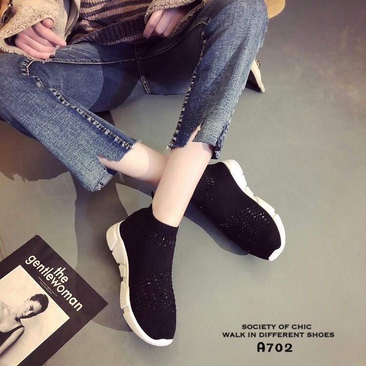 รองเท้าผ้าใบผ้ายืดแต่งคริสตัล (สีดำ)