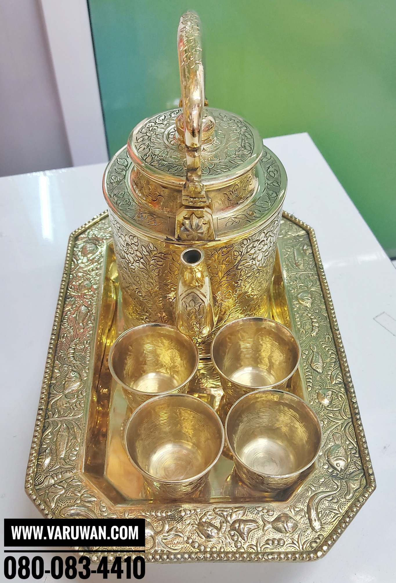 ชุดน้ำชาทองเหลืองตอกลาย ทรงกระบอก