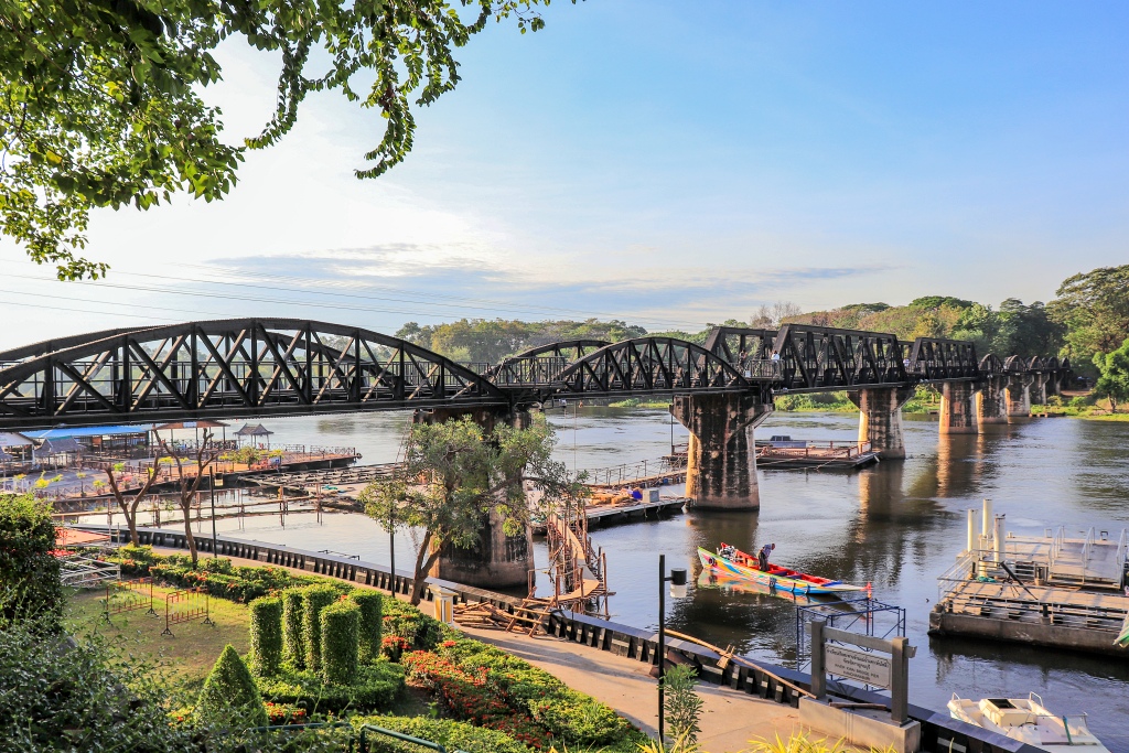 ขายโรงแรม 3 ดาว ขนาด 14 ห้อง ใน อ.เมือง จ.กาญจนบุรี บรรยากาศ เงียบ สงบ เหมาะสำหรับการพักผ่อน