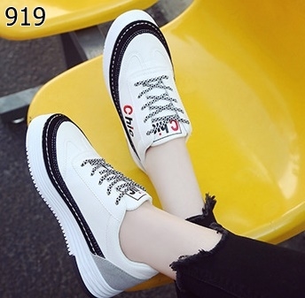 รองเท้าผ้าใบแฟชั่นแต่งลายchic (สีเทา)