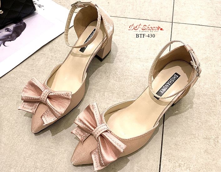 รองเท้าคัทชูส้นเตี้ยแต่งโบว์ (สีดำ)