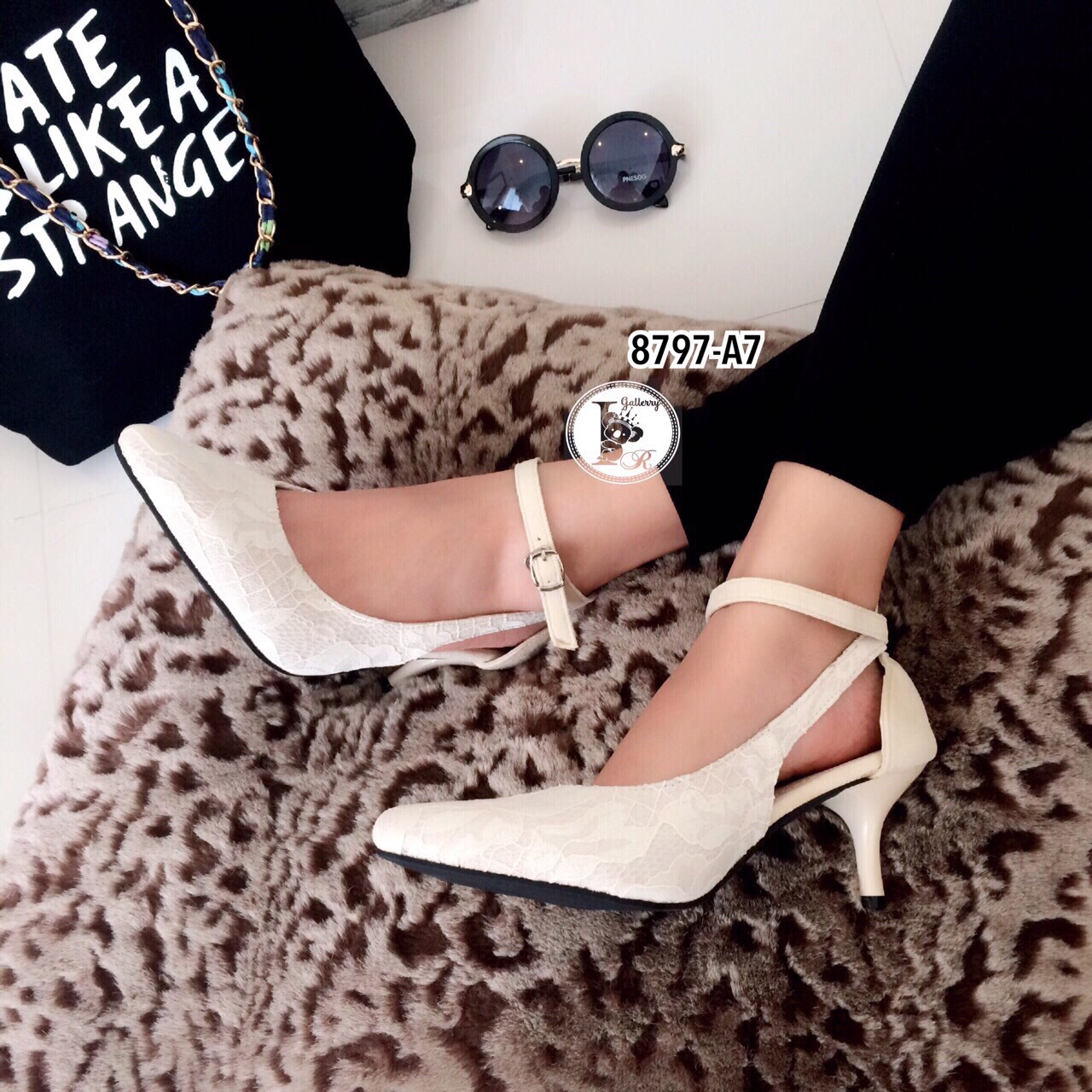 รองเท้าคัทชูผ้าลายลูกไม้ (สีดำ)