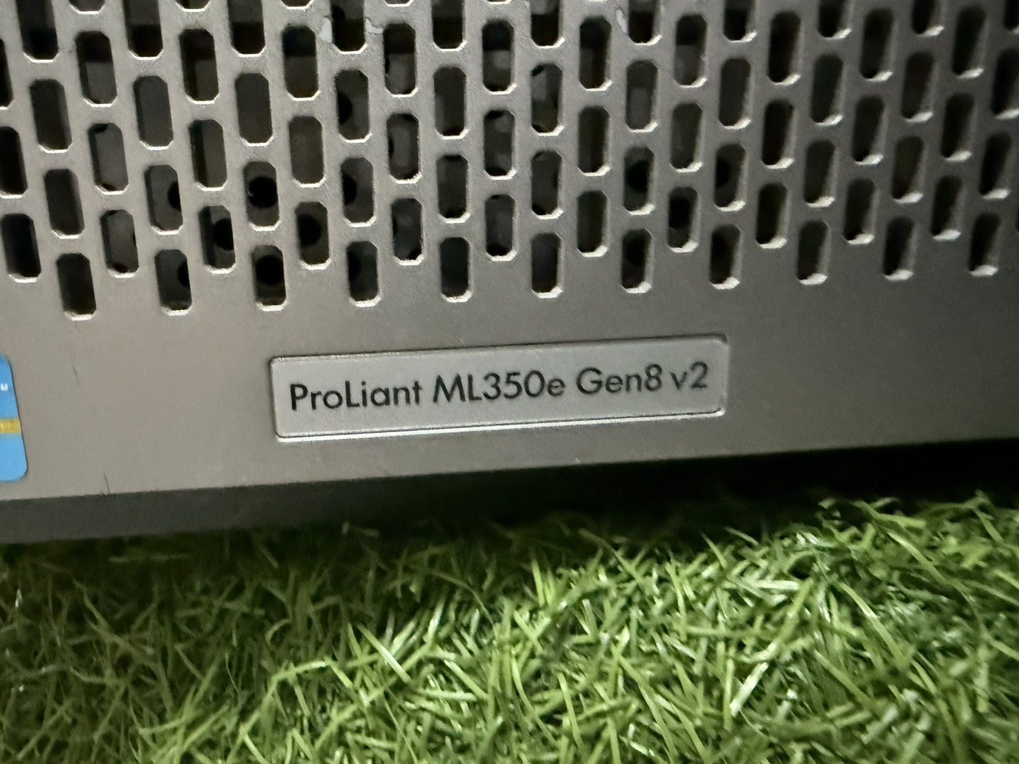 เซิร์ฟเวอร์ HP Proliant ML350e G8 v2(E5-2407v2/4GB*6)+Raid B120i