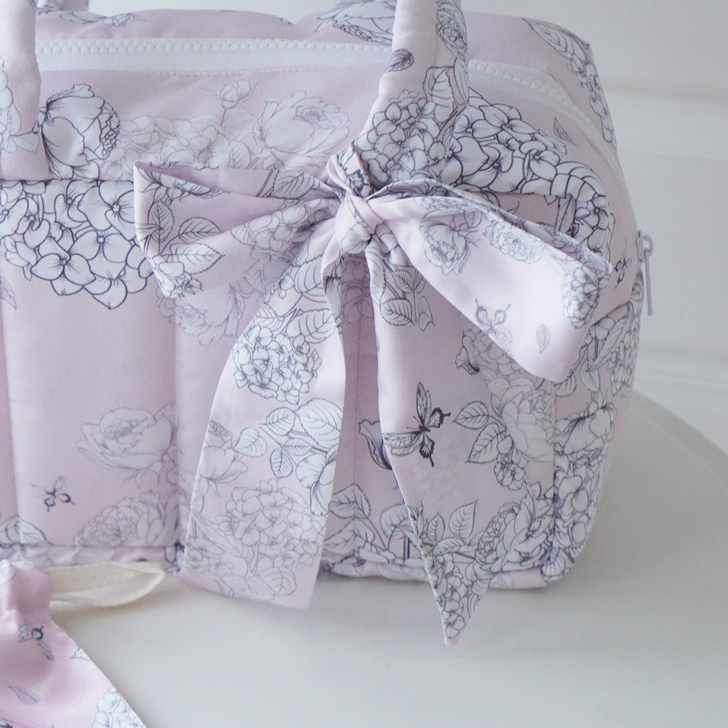 Fluffy Bowling Bag กระเป๋านุ่มนิ่ม ทรง Bowling แบบพร้อมส่ง ลาย Butterfly Vintage - Pink