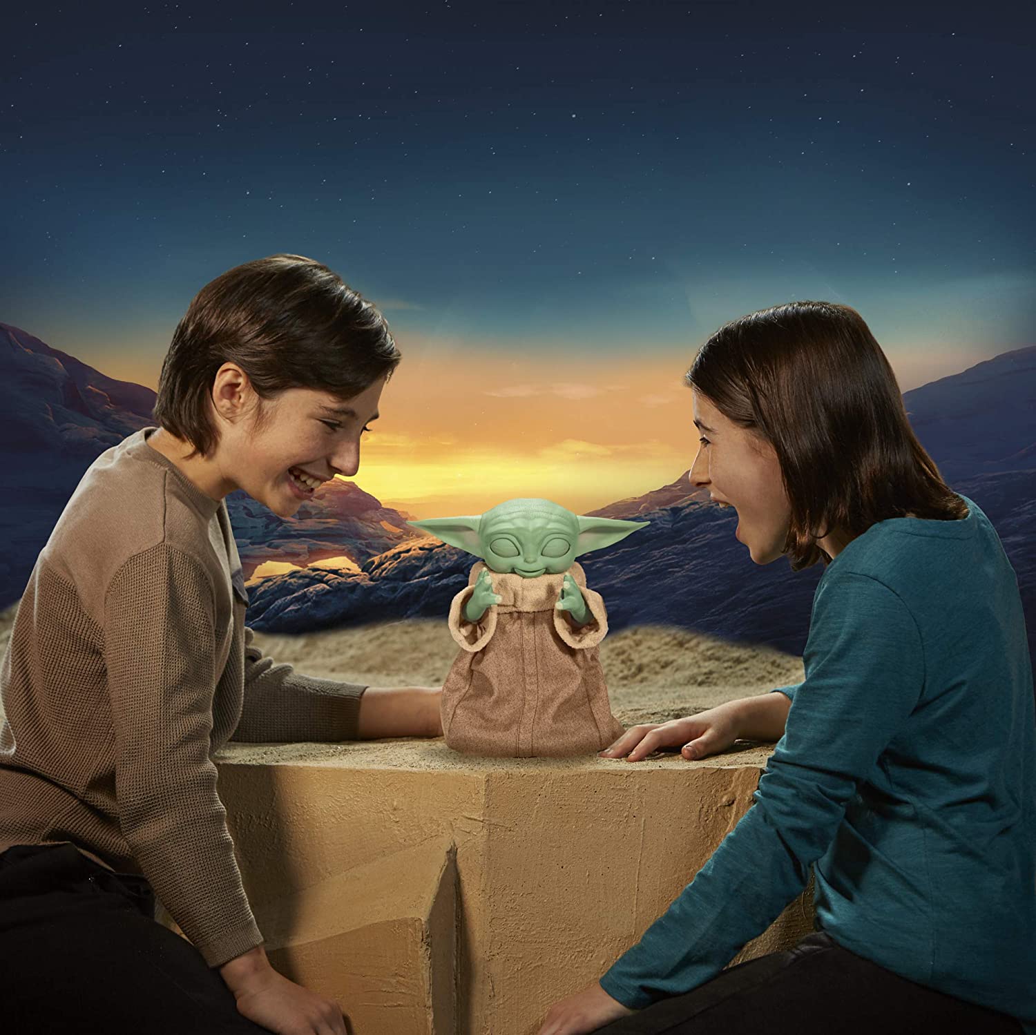 Hasbro Star Wars The Mandalorian Galactic Snackin’ Grogu Baby Yoda The Child Animatronic Edition Toy Figure ฮาสโบร สตาร์ วอร์ส แมนดาโรเลี่ยน หุ่นโมเดลฟิกเกอร์ เบบี้ โยดา แกแลคติค สแน็คกิ้ง โกรกู ขนาด 9 นิ้ว มีเสียงและท่าทาง 40 แบบ ขยับได้ ป้อนอาหารได้