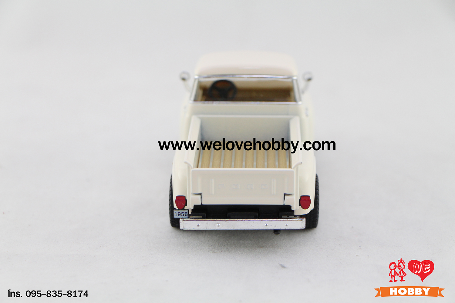 โมเดลรถกระบะคลาสสิค 1956 Ford F-100 Pickup สีครีม Scale 1:38