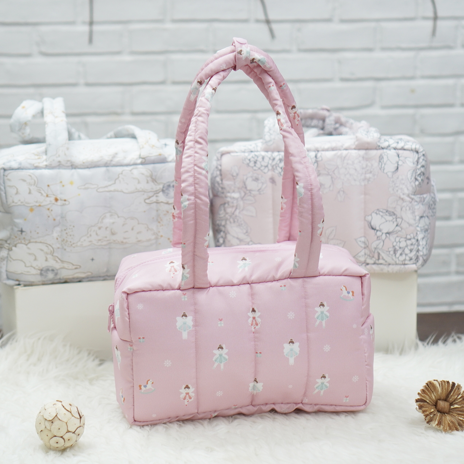 Fluffy Bowling Bag กระเป๋านุ่มนิ่ม ทรง Bowling แบบพร้อมส่ง ลาย Sugar Plum Fairy - Pink