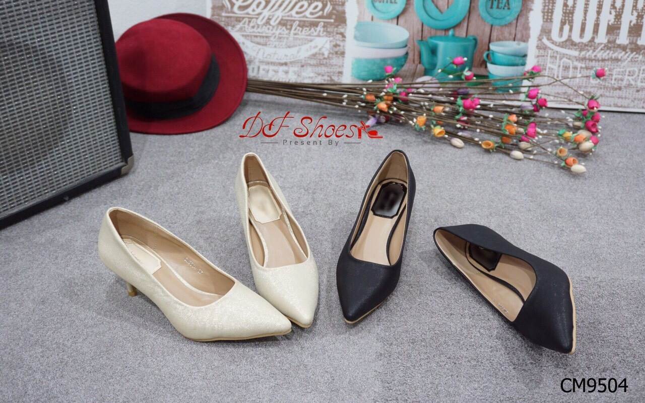 รองเท้าคัทชูหัวแหลมปั้มนูน (2สี)